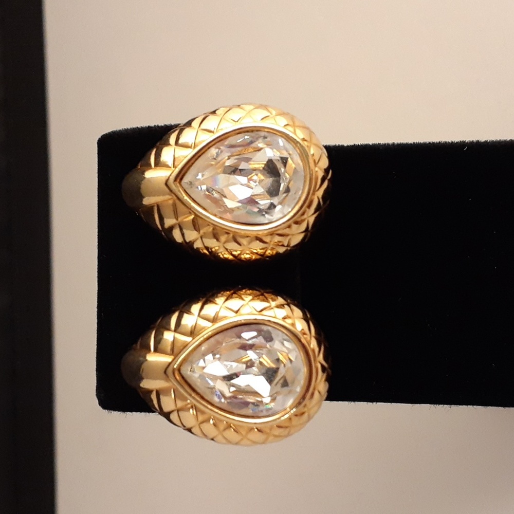 Authentic Swarovski Crystal Clip Earrings T142